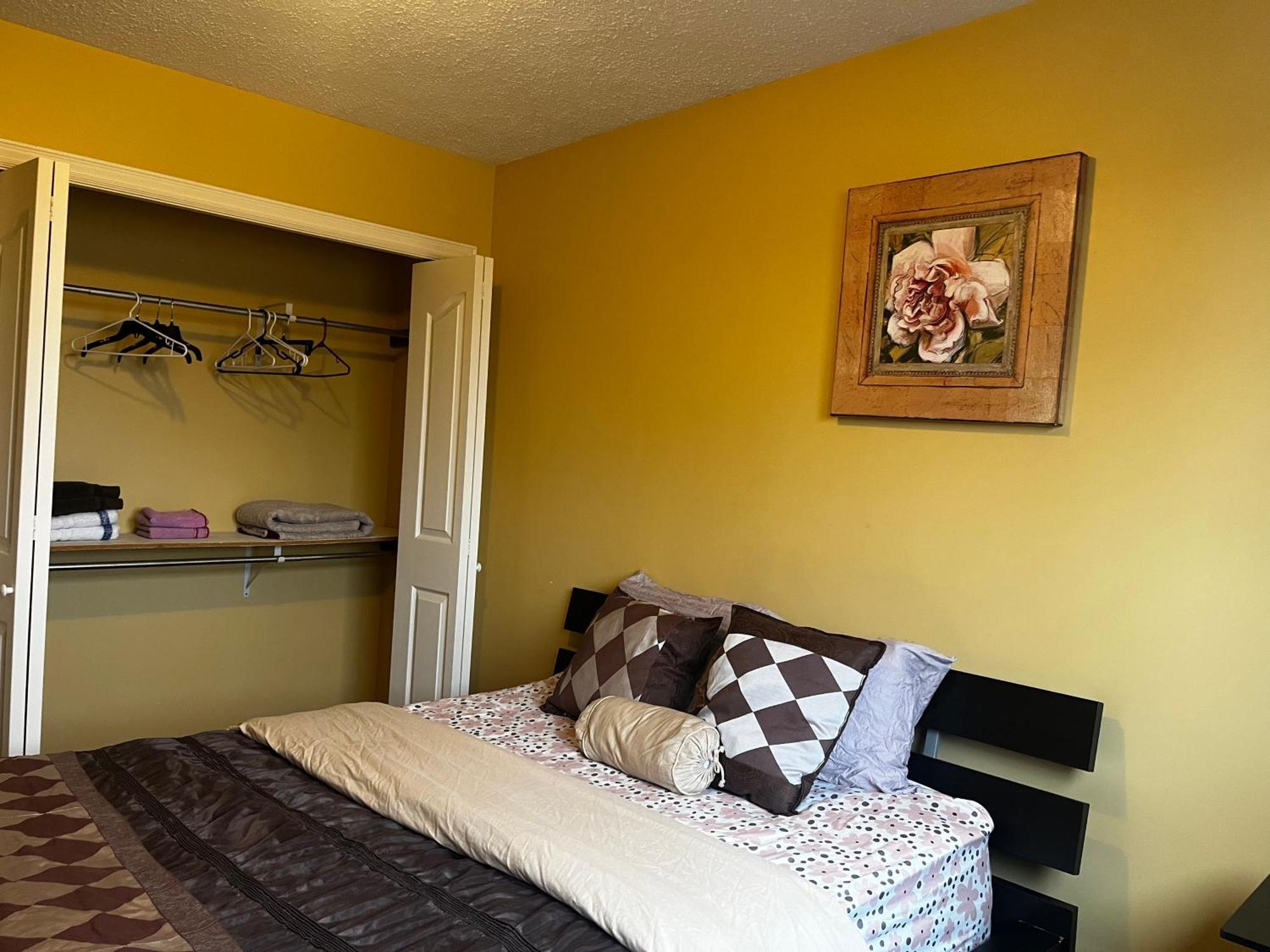 Beautiful Room Close Airport! YYC Exteriér fotografie