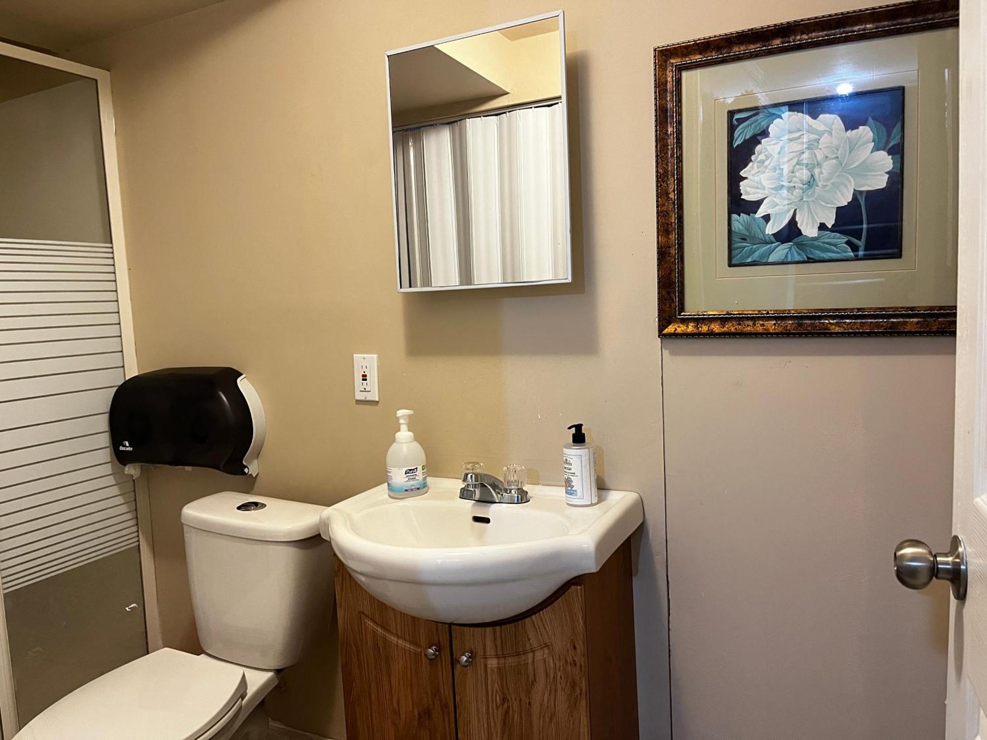 Beautiful Room Close Airport! YYC Exteriér fotografie